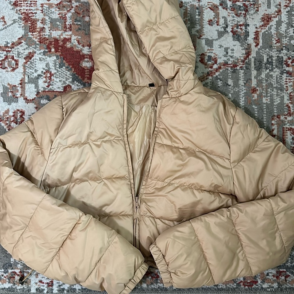 BEIGE PUFFER JACKET